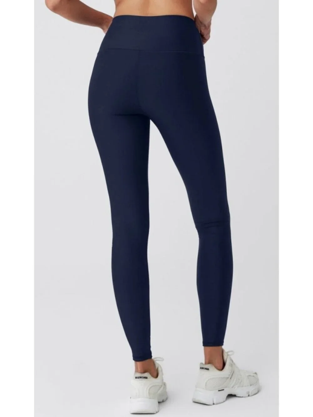 ALO Yoga them airbrushed